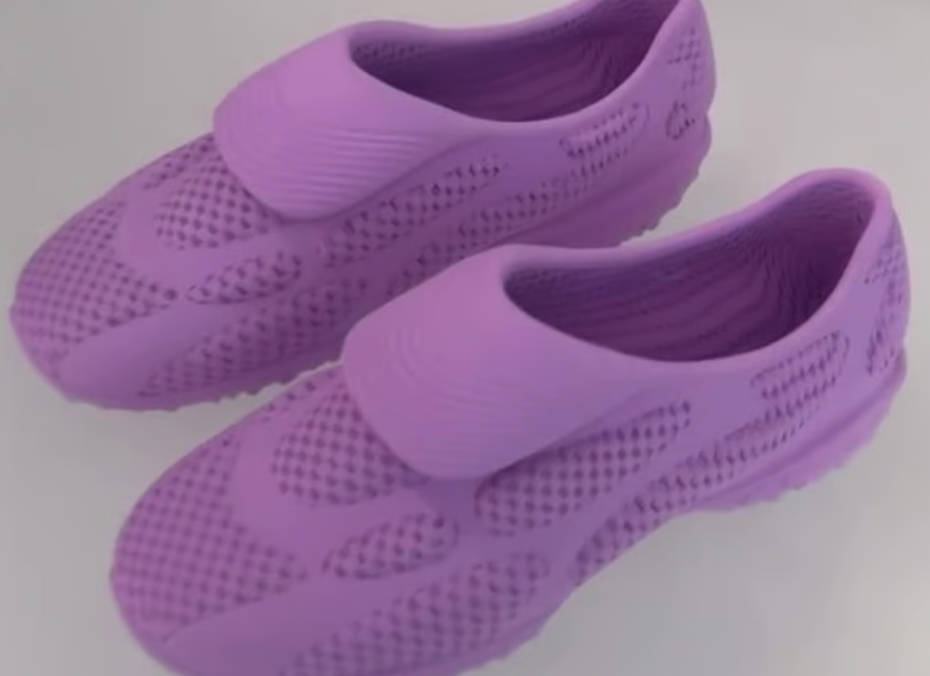 Earth Bender 一体成型 3D 打印鞋款展示 新闻《贾斯汀·比伯携 SKYLRK 东京首发 3D 打印联名鞋,引爆可穿戴科技新趋势》的配图